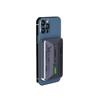 좋은 가격 CE 자기 접이 가능한 무선 충전기 5000mAh 자기 전력 은행 C 타입 출력 온라인으로